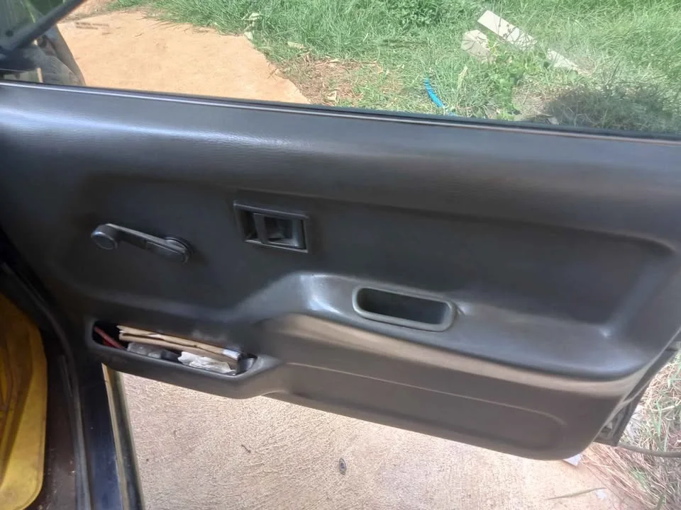 1995 Mitsubishi Triton II 2