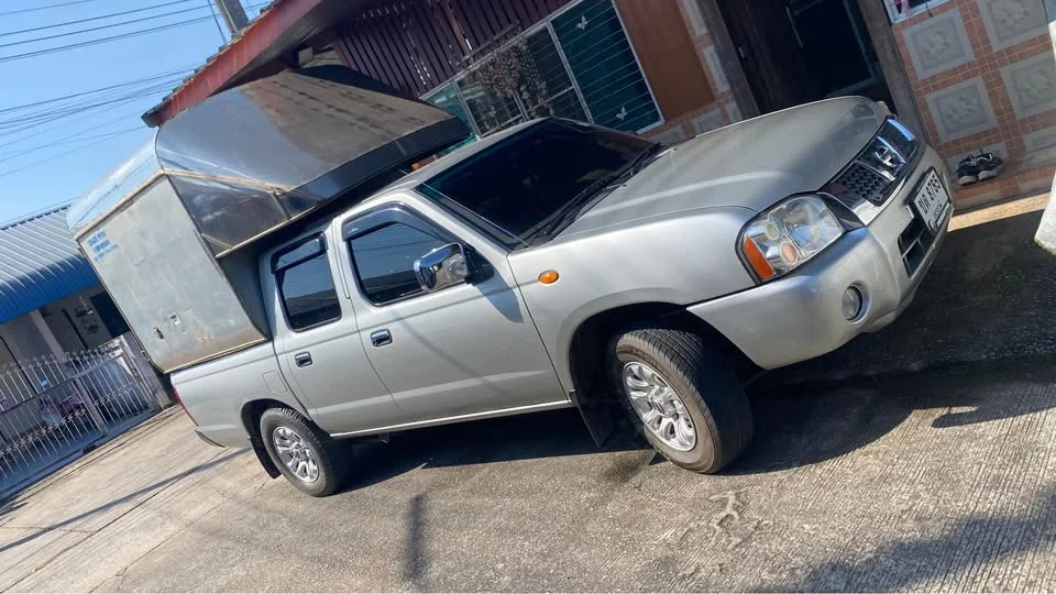 2004 Nissan Frontier I 3