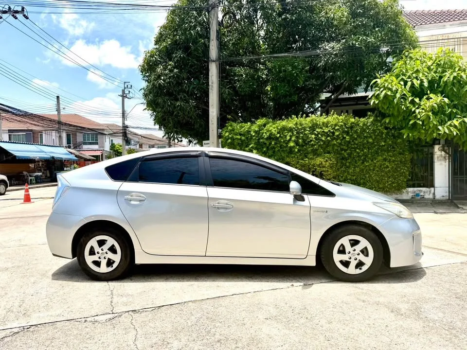 2012 Toyota Prius III 3