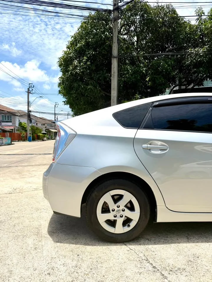 2012 Toyota Prius III 2