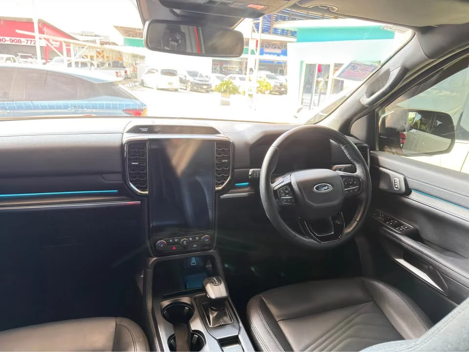 2023 Ford Everest III 2