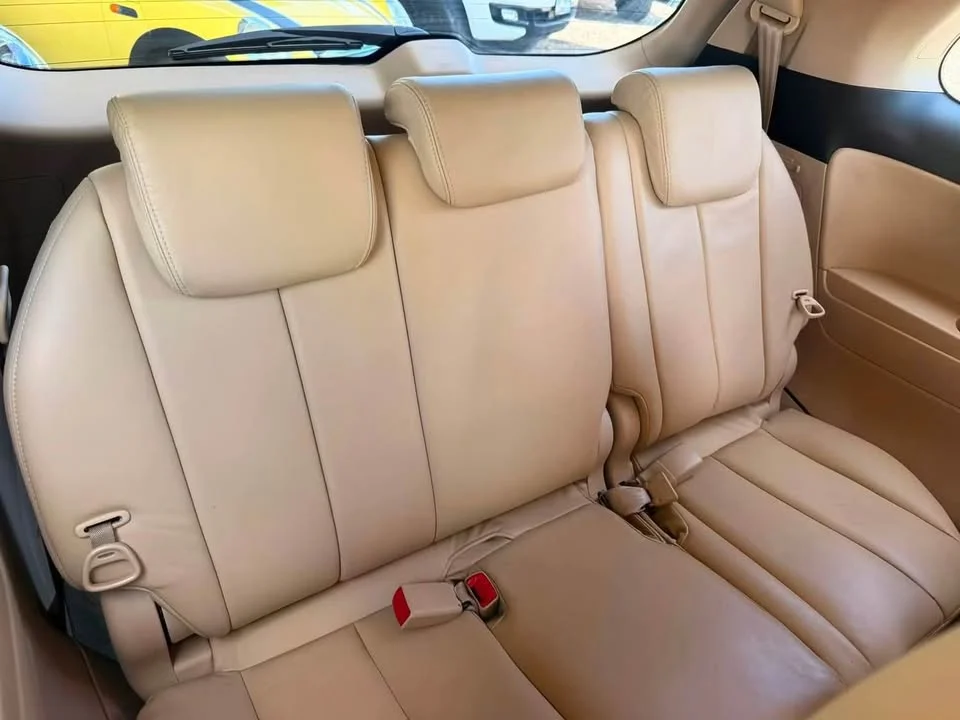 2013 Toyota Estima III 2
