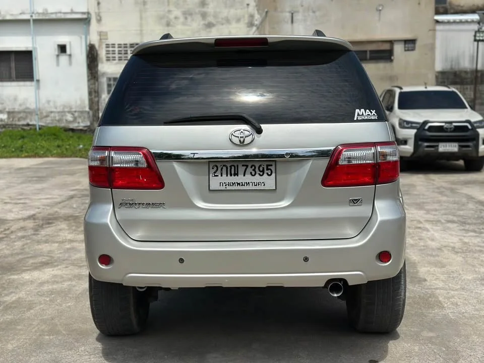 2011 Toyota Fortuner I 3