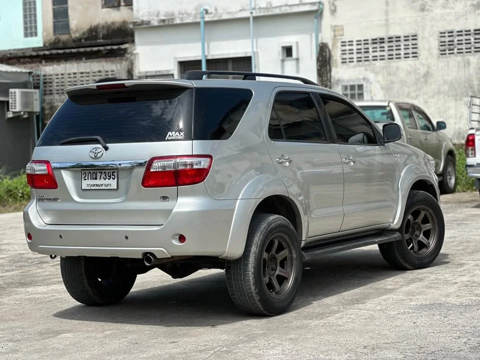 2011 Toyota Fortuner I 2