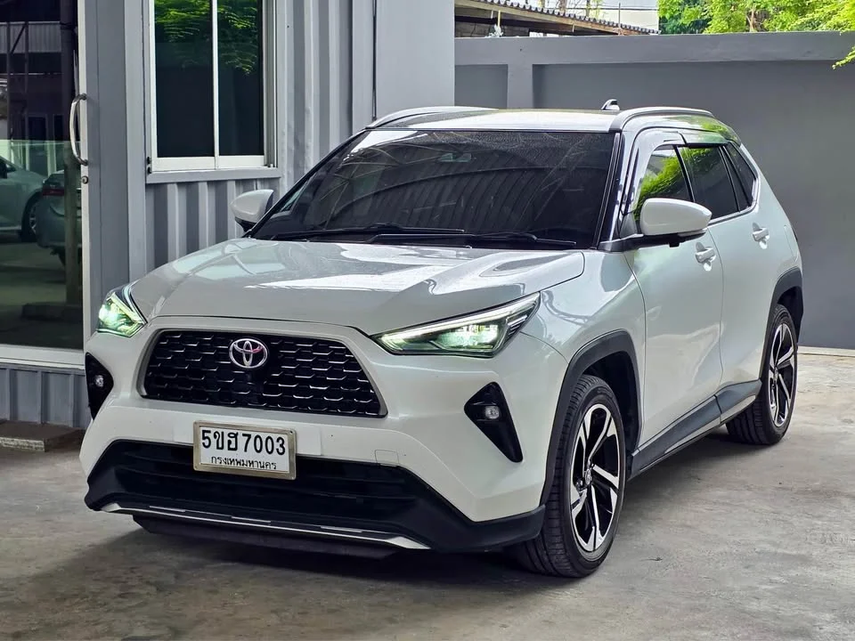 2023 Toyota Yaris Cross AC200 3