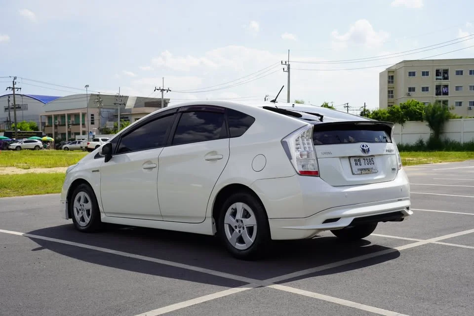 2012 Toyota Prius III 3