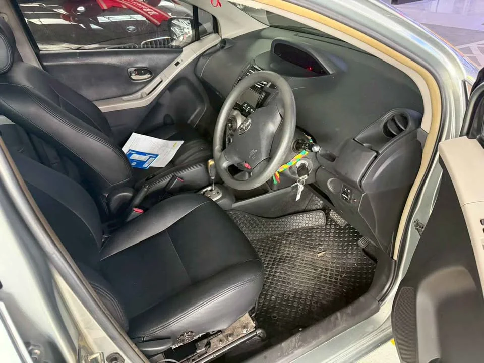2006 Toyota Yaris II 2