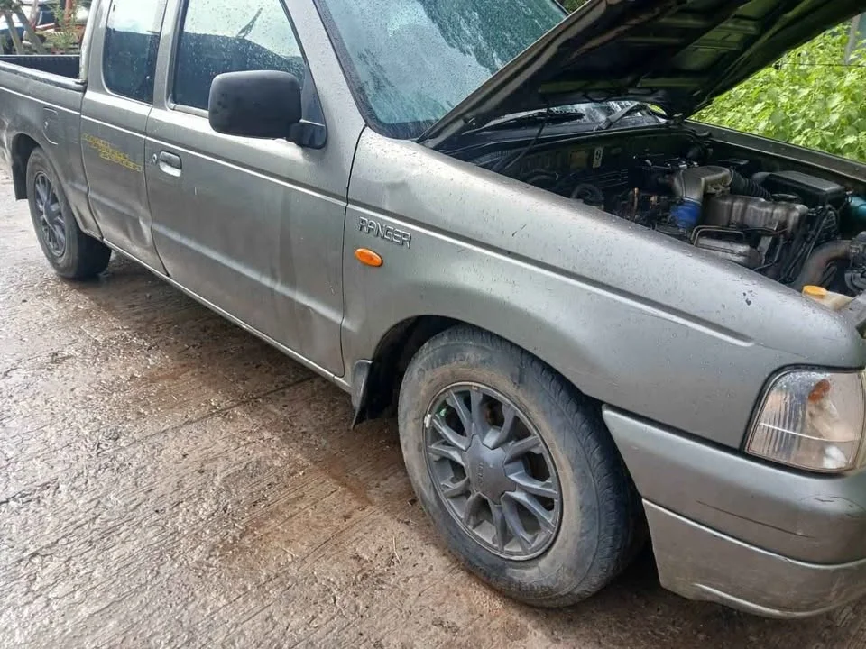 2001 Mazda 2500 Fighter V 2