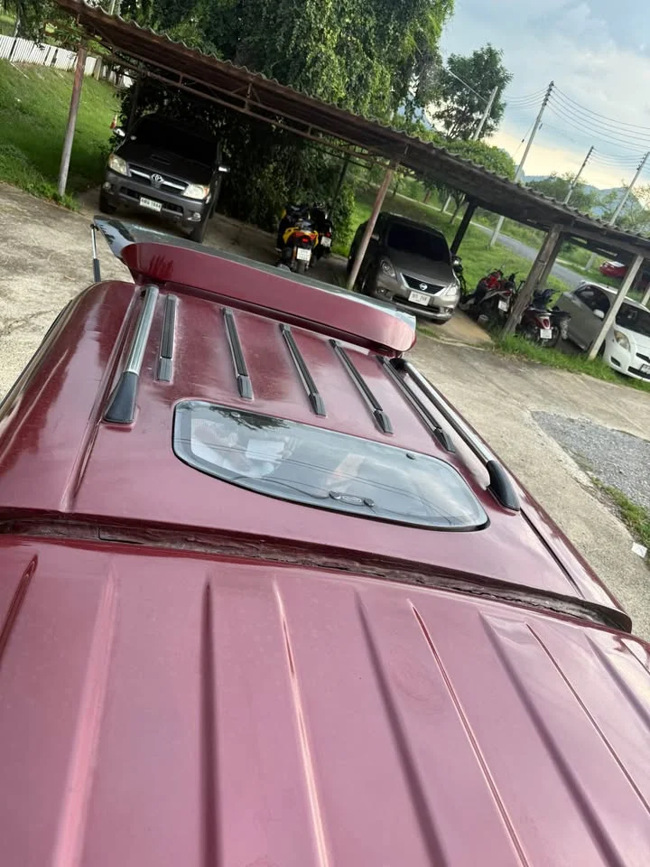 2000 Mazda 2500 Fighter V 2