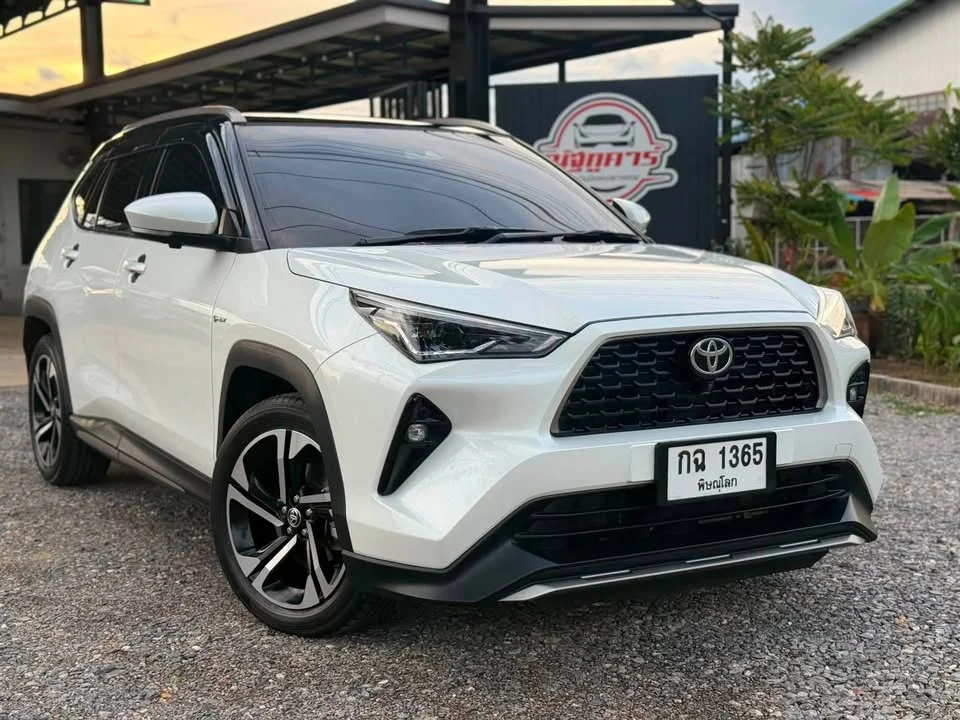 2024 Toyota Yaris Cross AC200 3