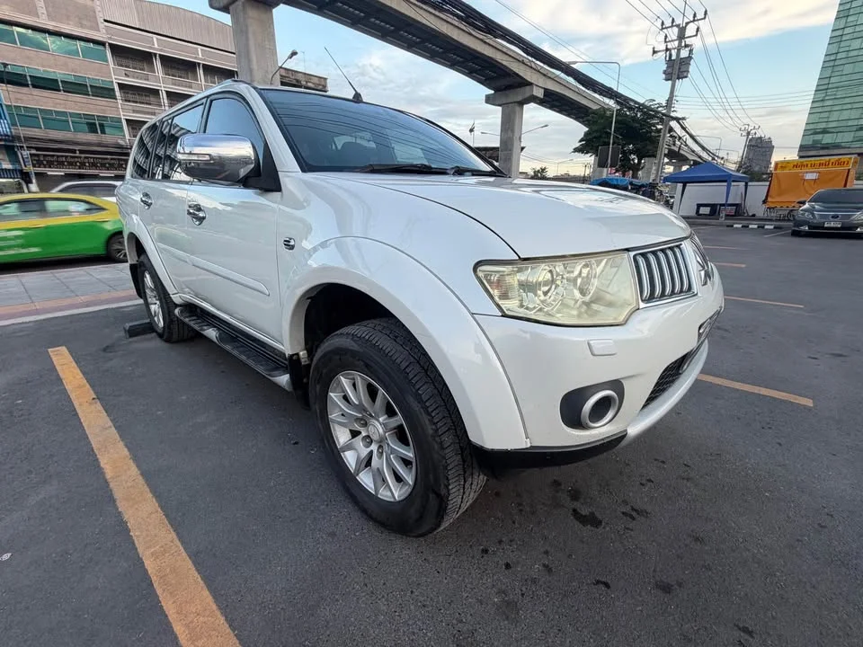 2012 Mitsubishi Pajero Sport II 2