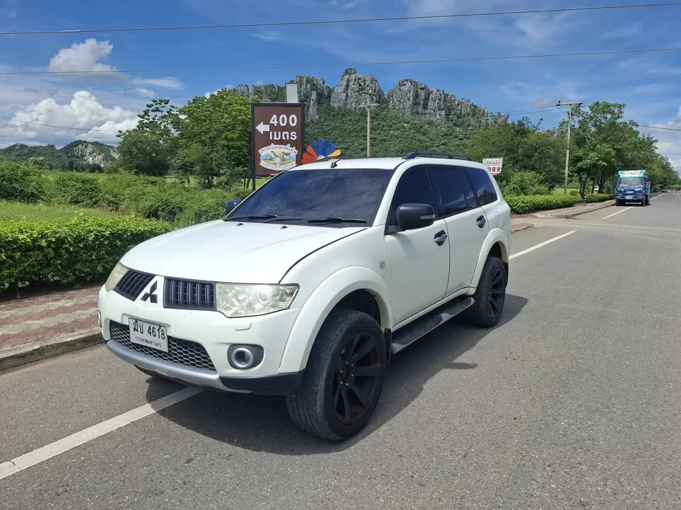 2011 Mitsubishi Pajero Sport II 2