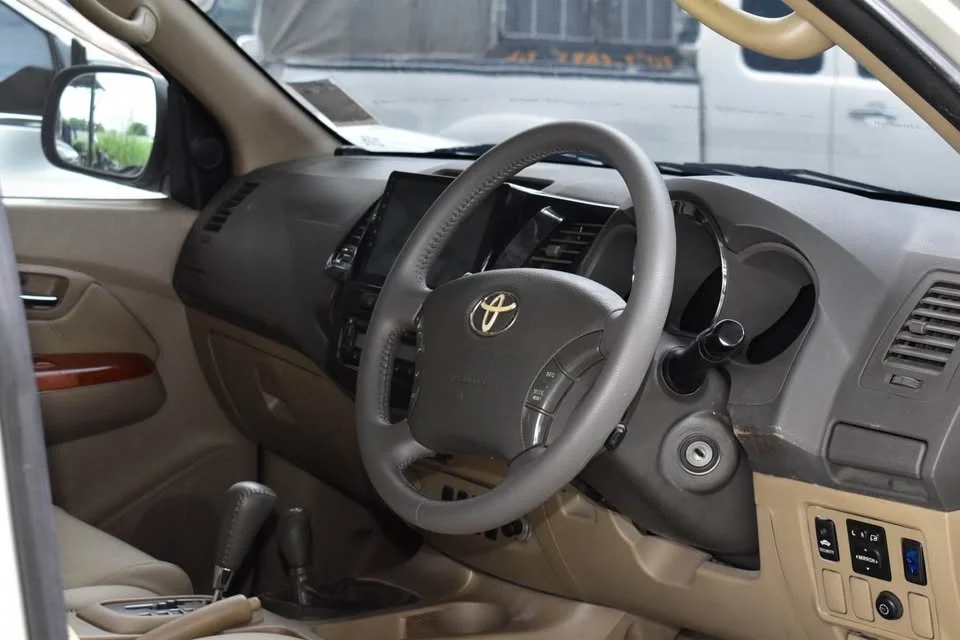 2010 Toyota Fortuner I 3