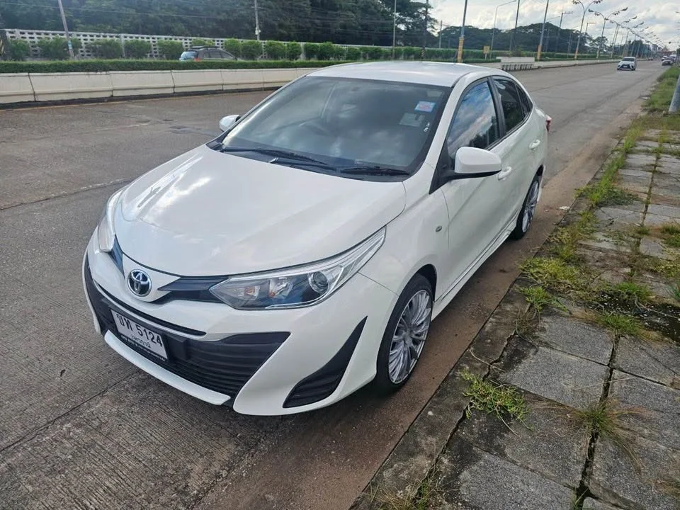 2019 Toyota Yaris ATIV III 2