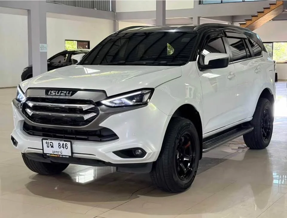2022 Isuzu MU-X II 2