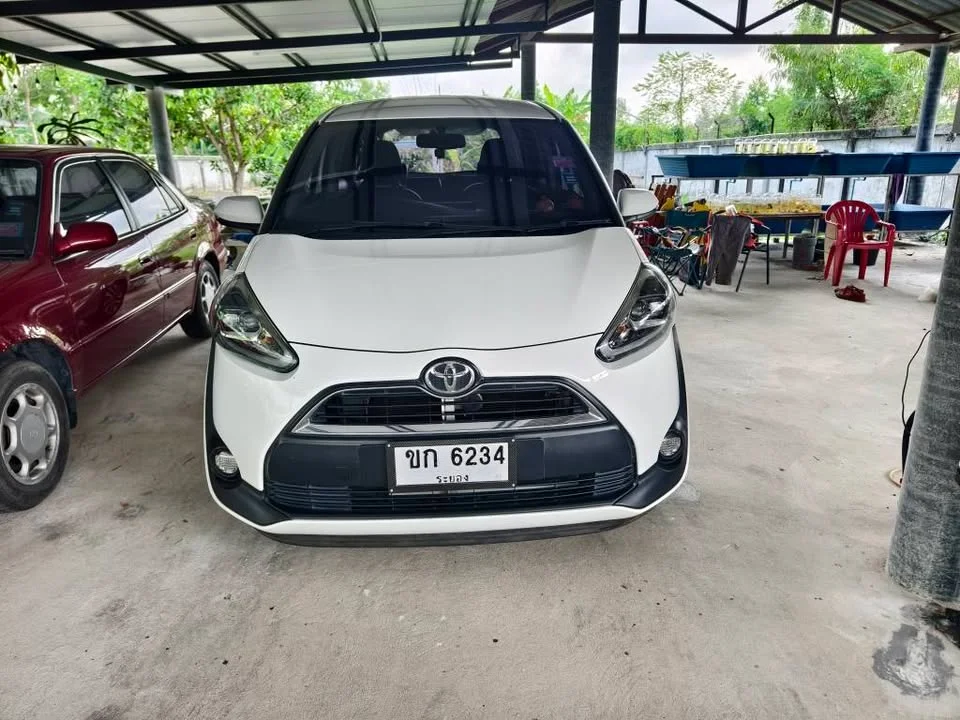 2016 Toyota Sienta II 2