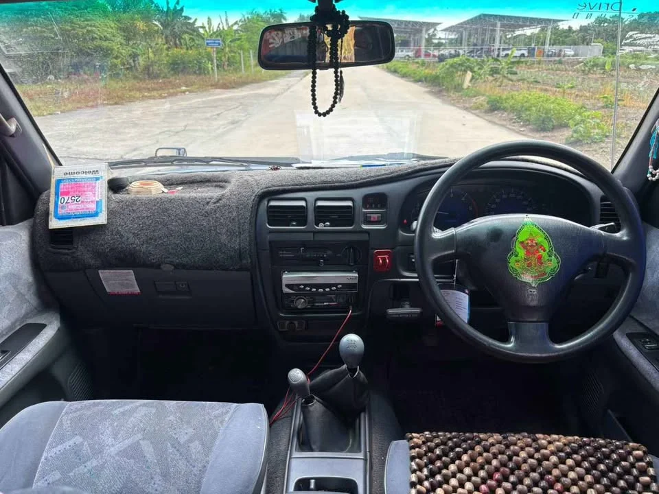 2002 Toyota Hilux Tiger VI 3