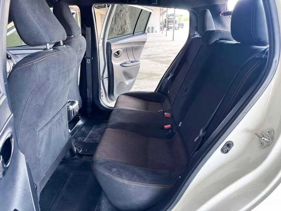 2015 Toyota Yaris III 2