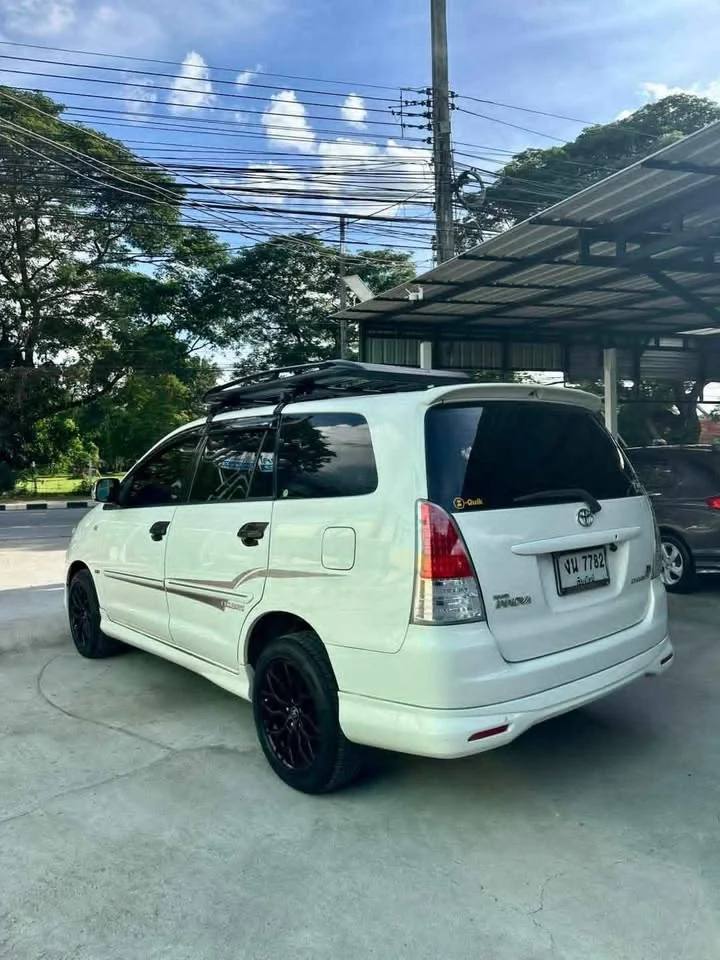 2011 Toyota Innova I 2
