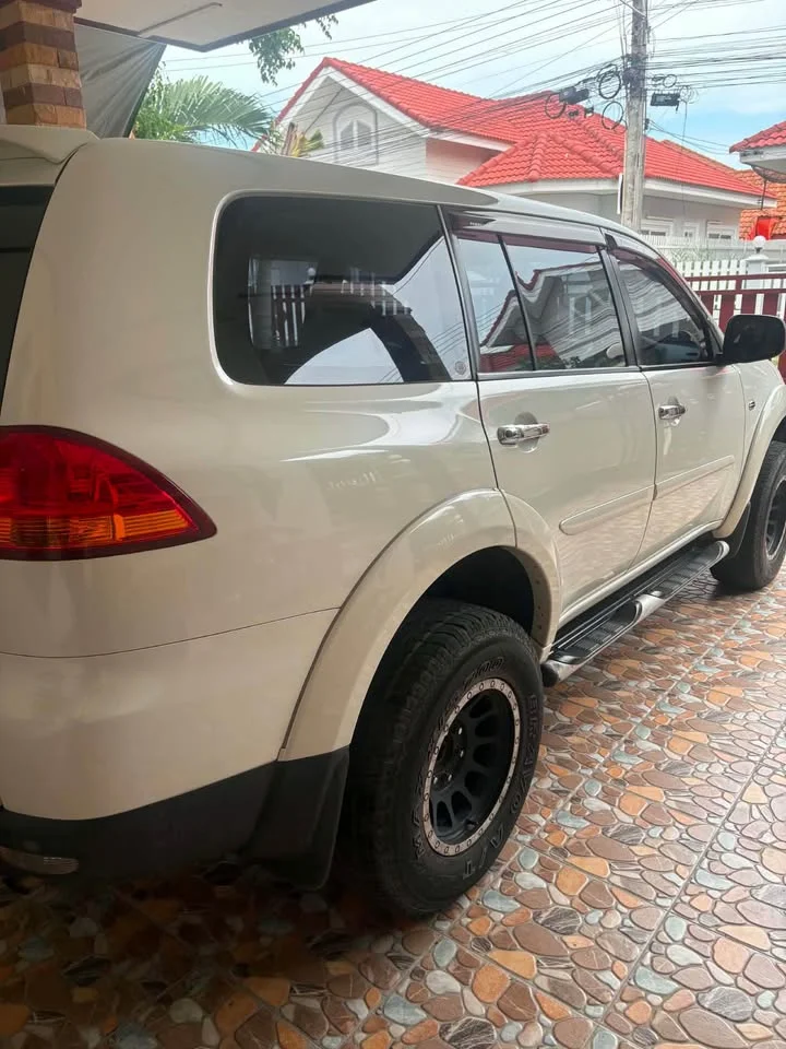 2013 Mitsubishi Pajero Sport II 2