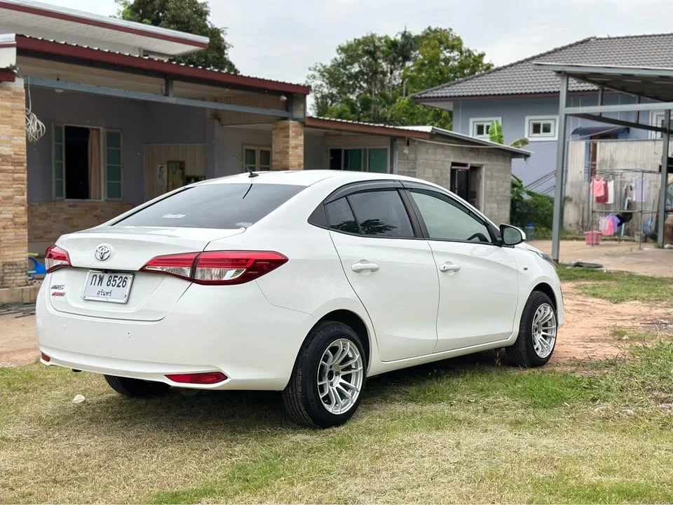 2017 Toyota Yaris ATIV III 3