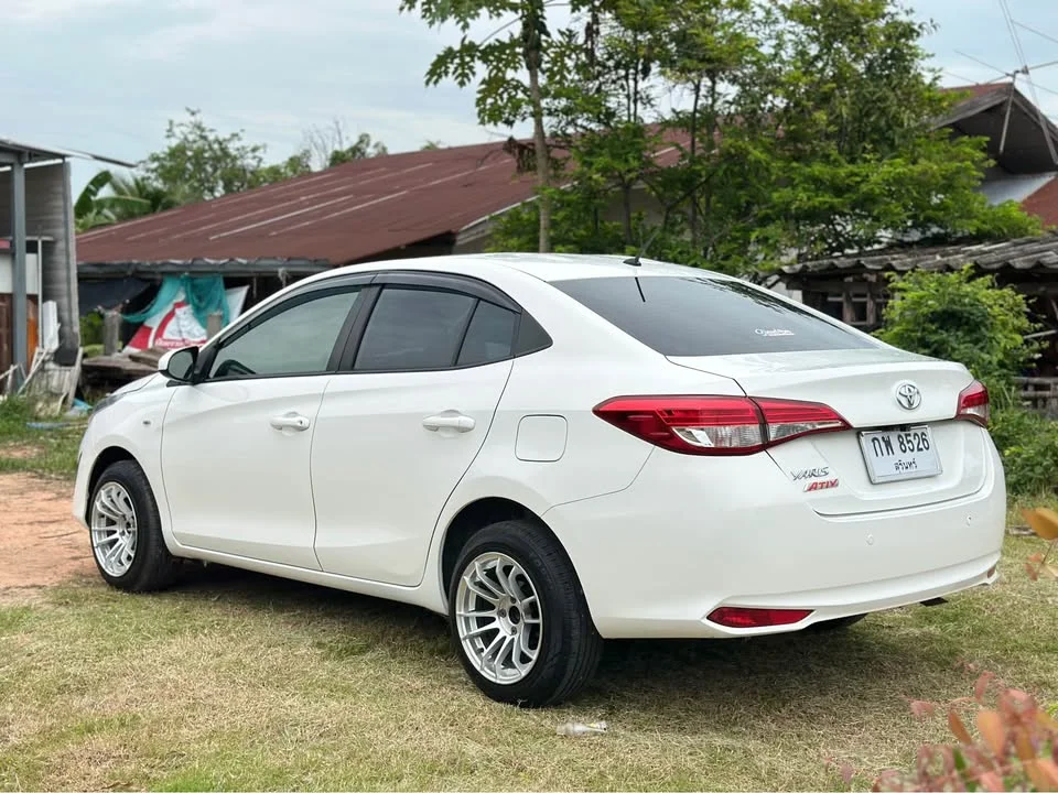 2017 Toyota Yaris ATIV III 2