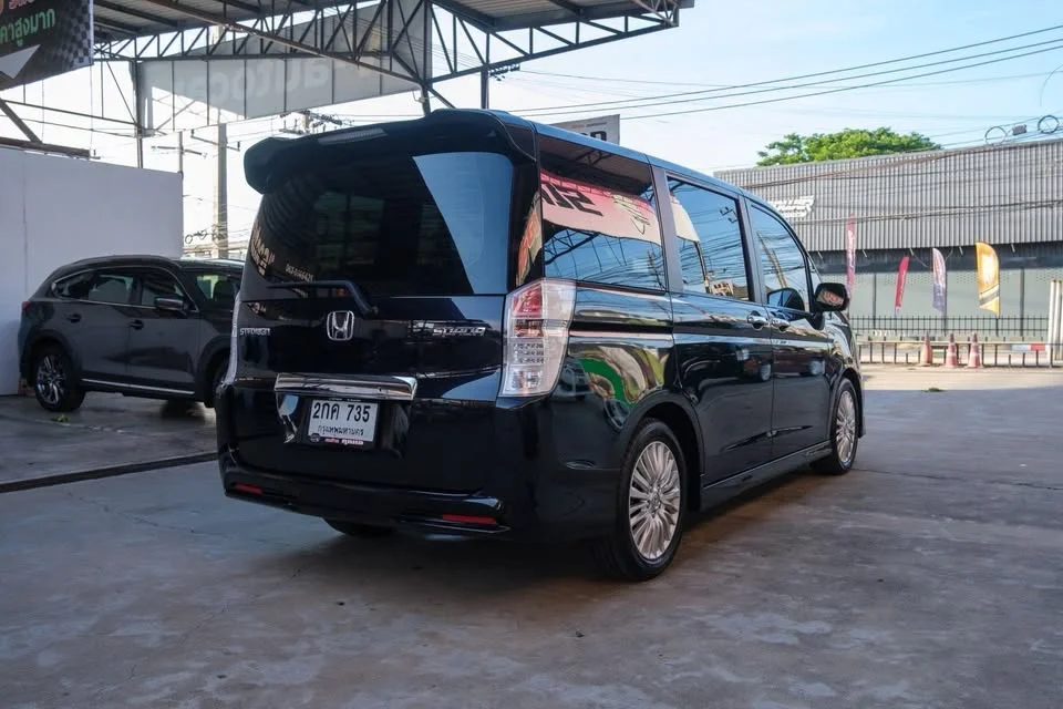 2014 Honda Stepwgn IV 2