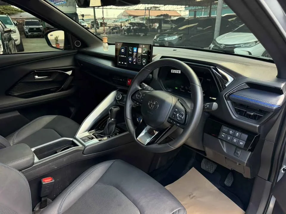 2025 Toyota Yaris Cross AC200 2