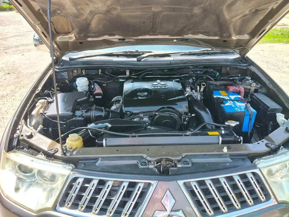 2013 Mitsubishi Pajero Sport II 2