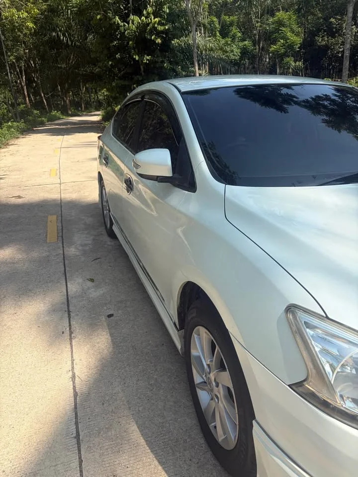 2013 Nissan Sylphy III (B17) 3