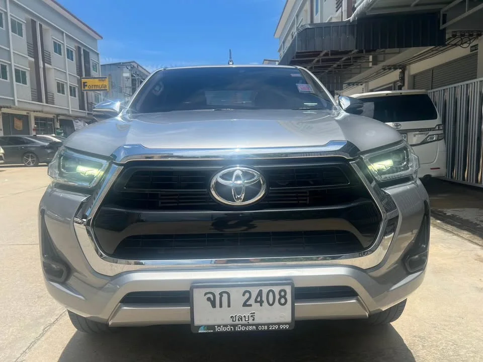 2020 Toyota Hilux VIII 2