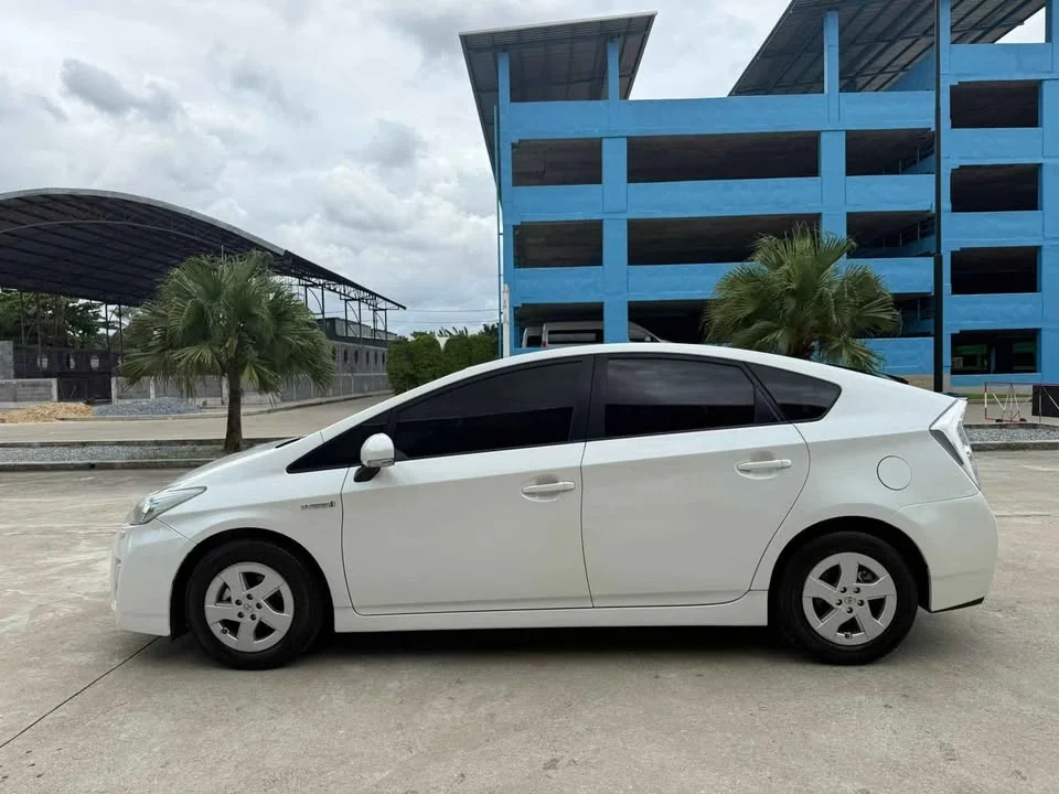 2011 Toyota Prius III 3