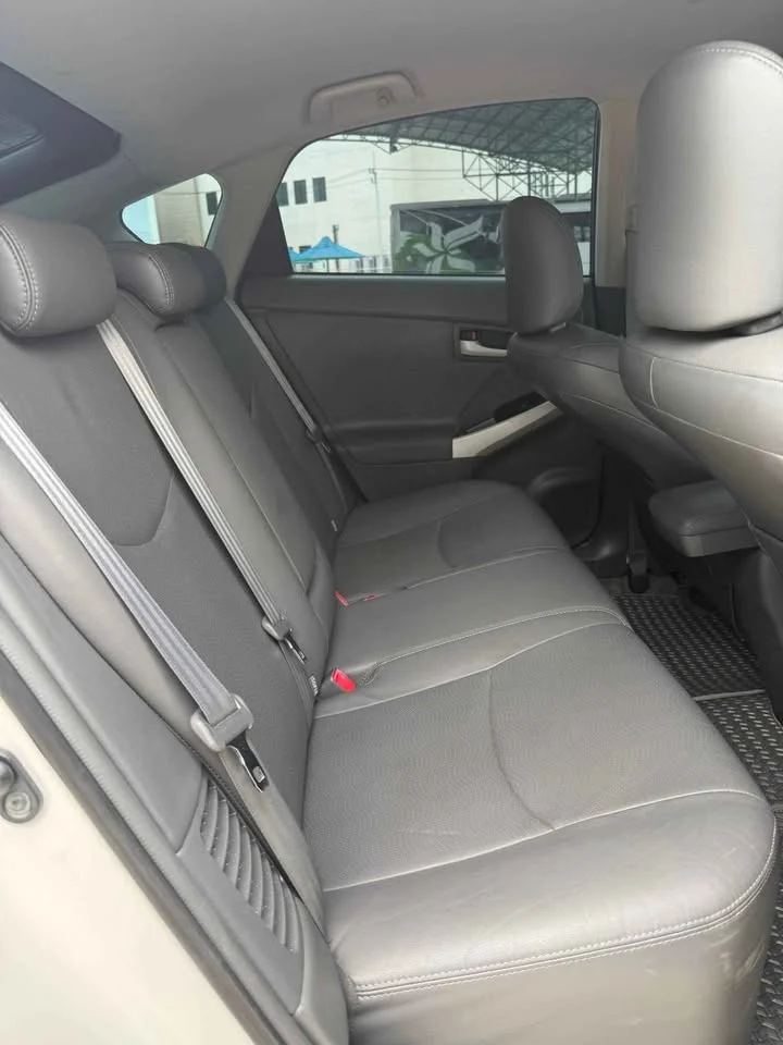 2011 Toyota Prius III 2