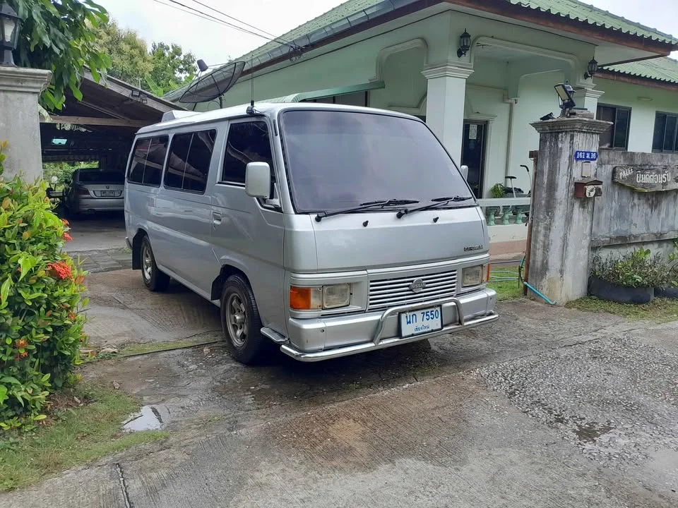 1988 Nissan Urvan IV (E24) 3