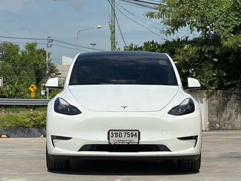 2023 Tesla Model Y 2
