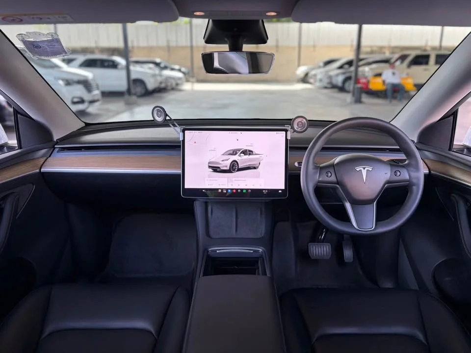 2023 Tesla Model Y 3