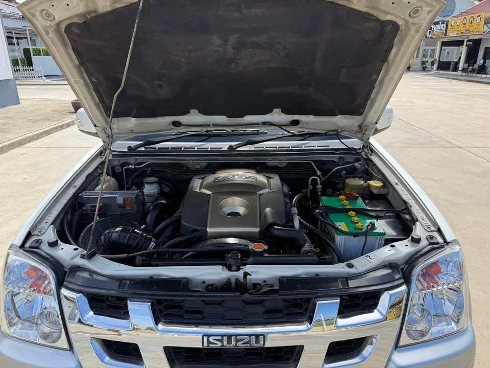 2005 Isuzu MU-7 3