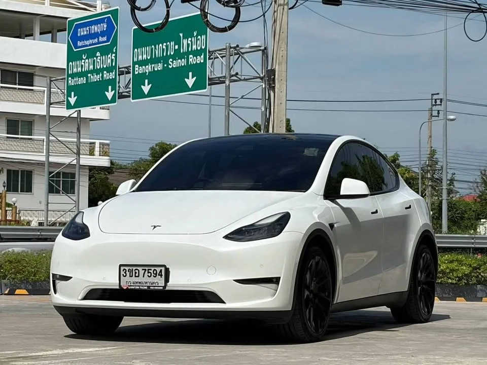 2023 Tesla Model Y 2