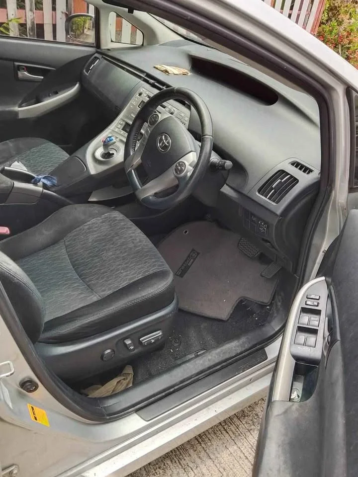 2012 Toyota Prius III 2