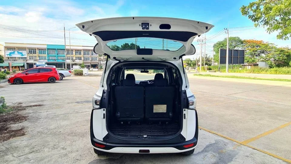 2018 Toyota Sienta II 2