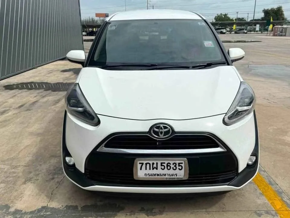 2018 Toyota Sienta II 3