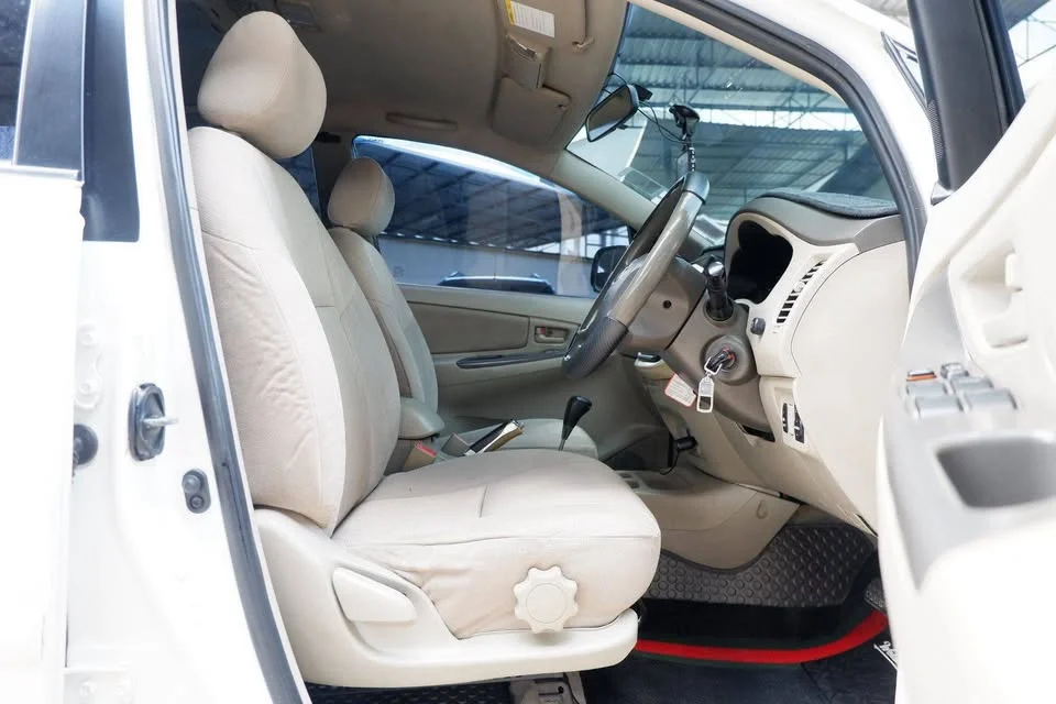 2011 Toyota Innova I 2