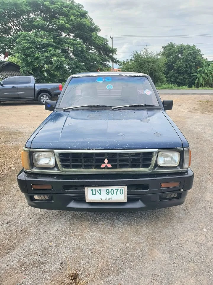 1994 Mitsubishi Triton II 2