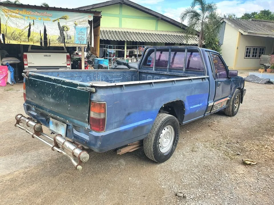 1994 Mitsubishi Triton II 3
