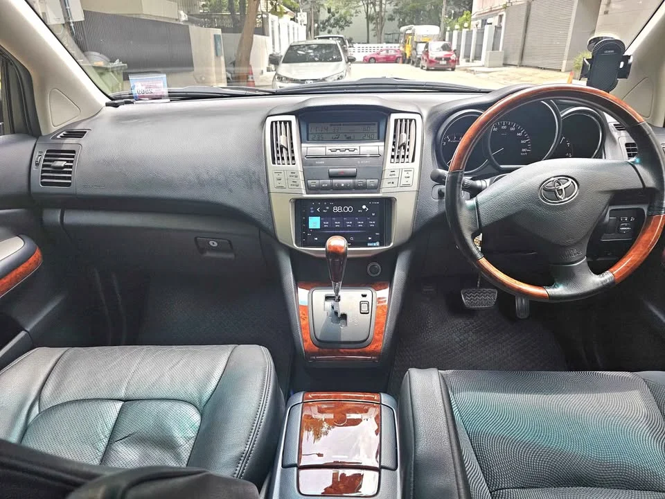 2010 Toyota Harrier II 2