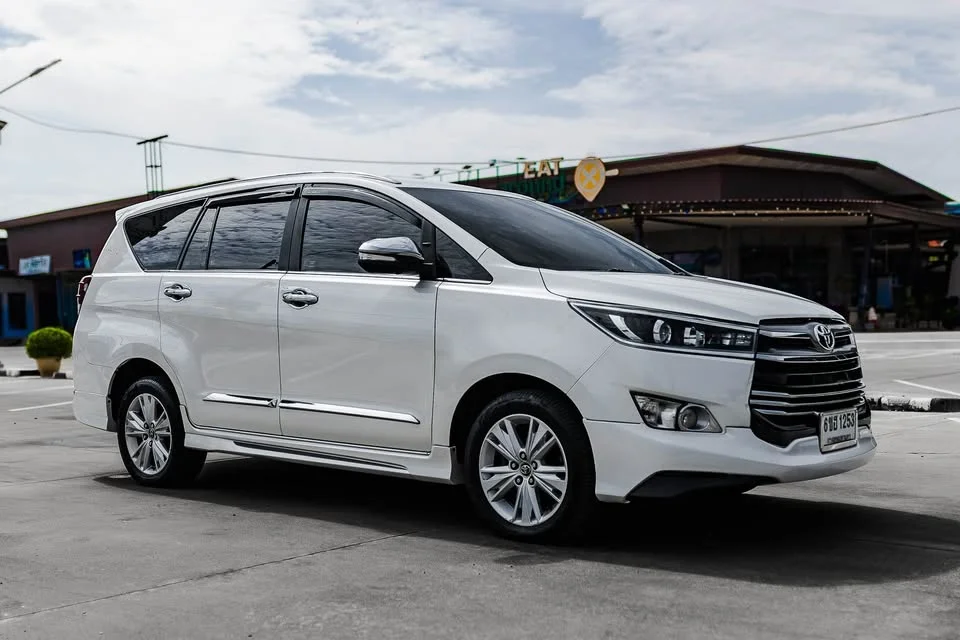 2017 Toyota Innova II 2