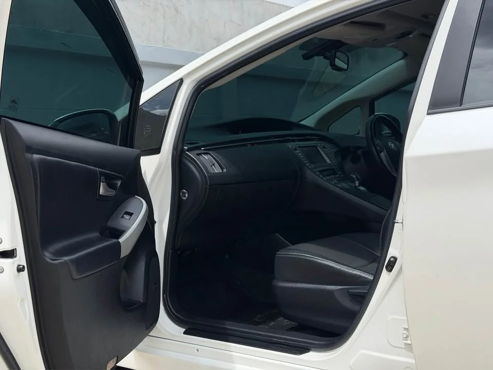 2013 Toyota Prius III 2