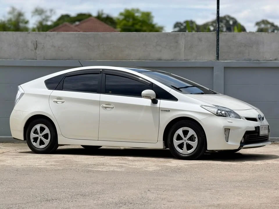 2013 Toyota Prius III 3