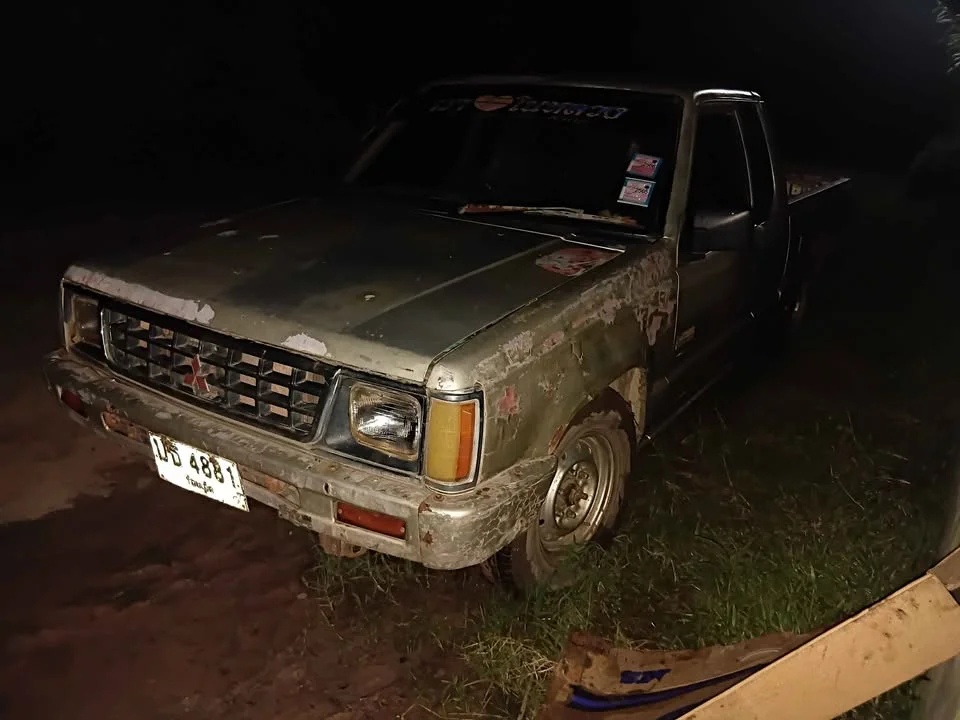 1984 Mitsubishi Triton II 2
