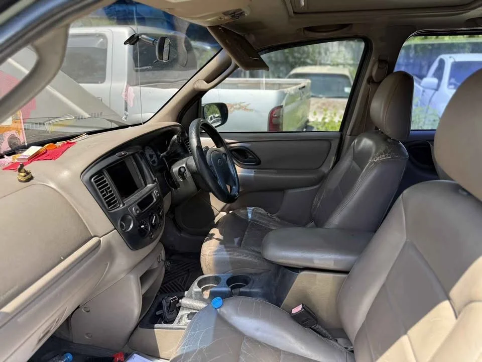 Ford Escape I 2